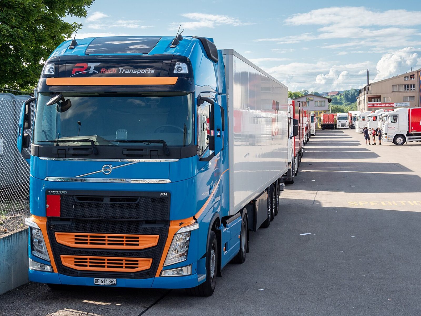 2025 Volvo FH — photo 10 of 12