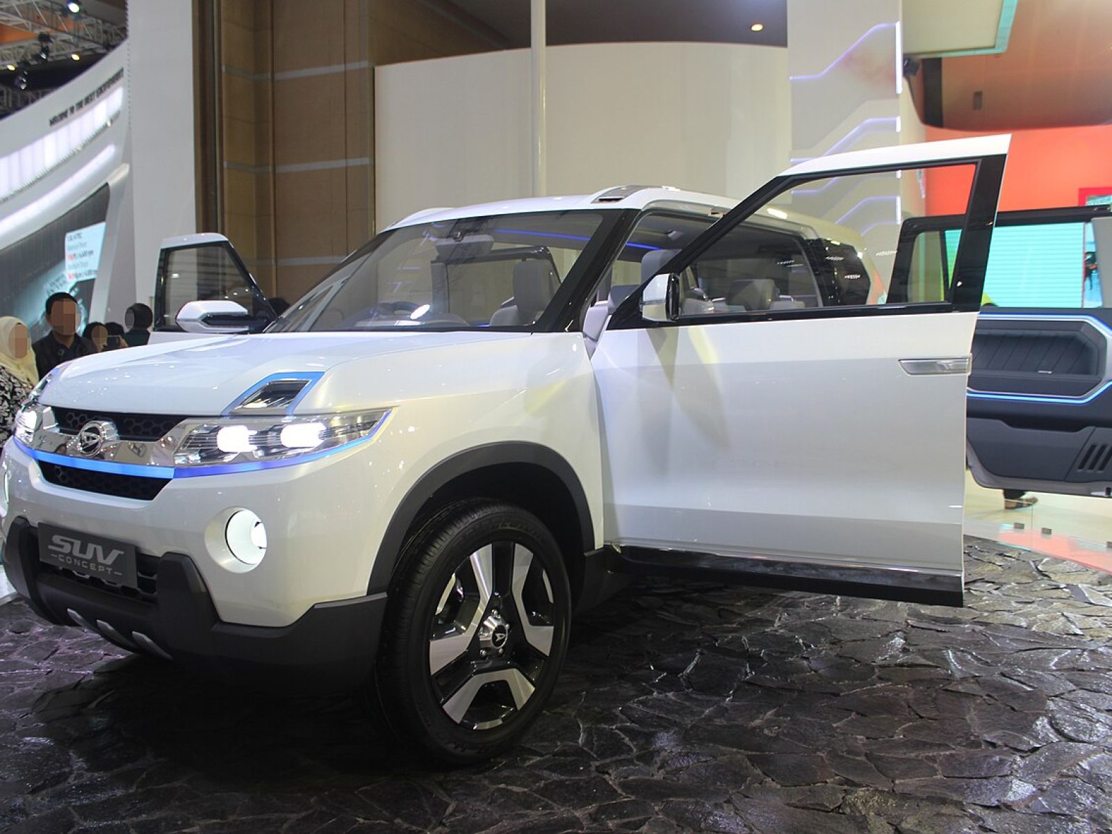 2013 Daihatsu Terios — photo 9 of 11
